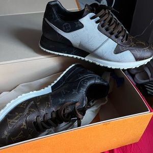Mens Louis Vuitton monogram sneakers sz 10.5 US